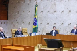 STF retoma julgamento sobre suspensão de “penduricalhos” acima do teto constitucional