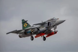 Primeiro caça Gripen produzido no Brasil é apresentado em SP com presença de Lula