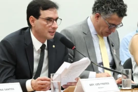 Relator da PEC do fim da escala 6×1 propõe folga semanal aos domingos e redução gradual da jornada