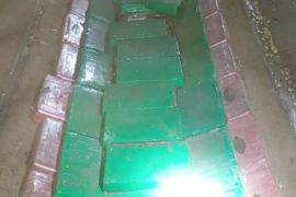 PRF apreende 450 kg de cocaína escondidos em caminhão e prende motorista em Oeiras