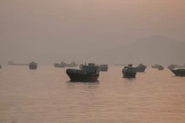 EUA ampliam ofensiva e atacam cerca de 90 alvos militares no Irã