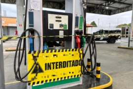 Operação interestadual mira fraudes em postos de combustíveis e interdita 10 estabelecimentos no Piauí