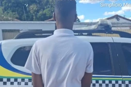 Suspeito de furto é levado à delegacia após polícia encontrar drogas e arma de choque em residência no Sul do Piauí
