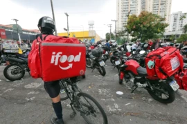 Trabalho por aplicativos reúne quase 2 milhões de pessoas no Brasil, aponta IBGE