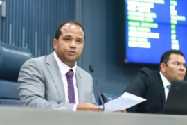 Enzo Samuel denuncia ataque racista nas redes sociais e aciona autoridades